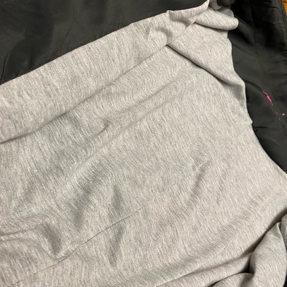 Trendy rain jacket with elastic bottom - Picture 6 of 6